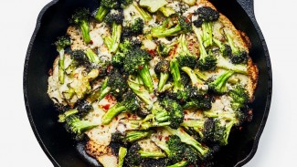 Cheesy, Crispy Broccoli Skillet 