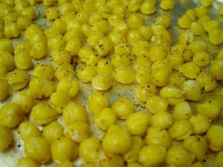 Recipe Photo: Thyme-Scented Roasted Chickpeas