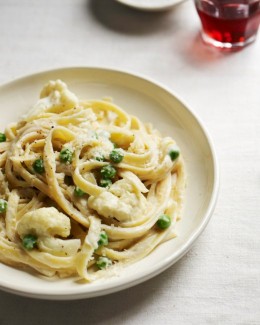 Fettuccine Alfredo with Cauliflower and Peas