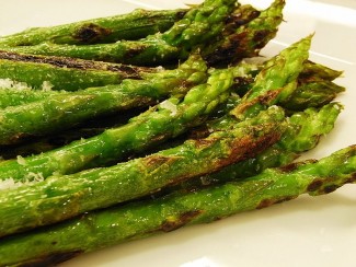 Recipe Photo: Grilled Asparagus Salad with Arugula and Cheese Toasts