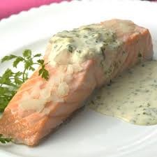 Poached Salmon with Dill-Yogurt Sauce